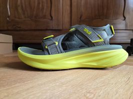 Neue und ungetragene Sandalen Teva Aventrail R2T