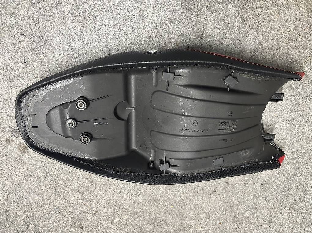 Tutti i ricambio per moto: Ducati Monster 1100 2009 Sattel – Usato da Schönenwerd venduto da Zaccone82 1