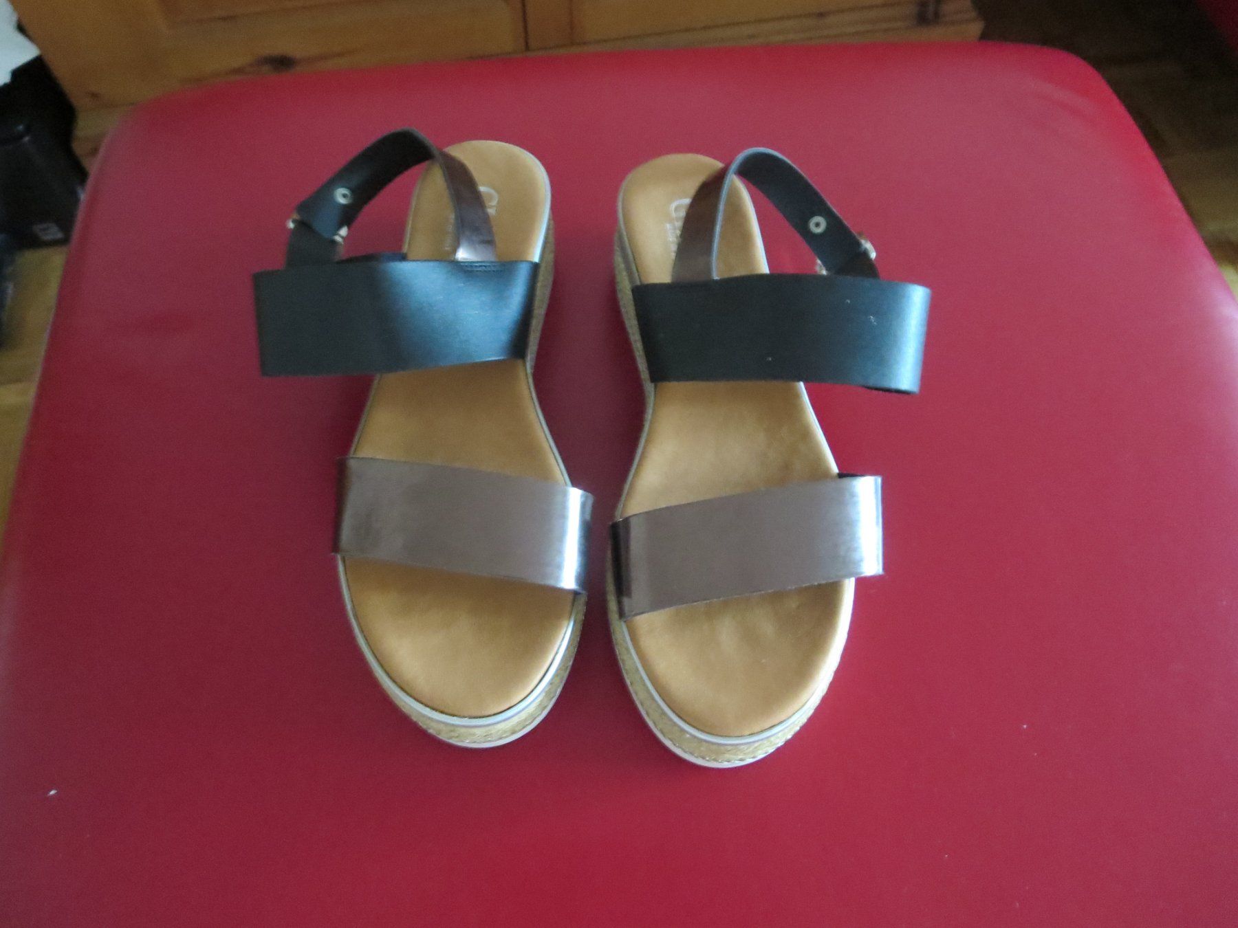 Scarpe da donna: Damen Sommer Sandalen /Gr. 39 – Usato da Wallisellen venduto da Arvenstube