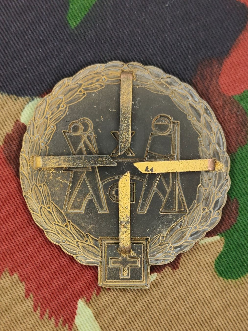 Schweizer Armee Placchette & Badge: Béretemblem Territorialbrigade 10 Goldkranz – Usato da Bauma venduto da SwissMilitaria 1