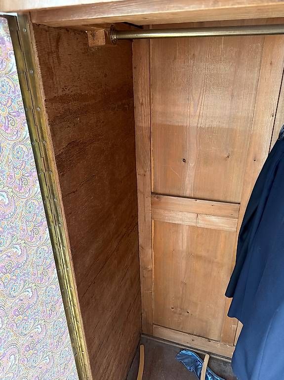 Armadi: Magnifique armoire ronce de noyer  – Usato da Preverenges venduto da mih_vqg5 2