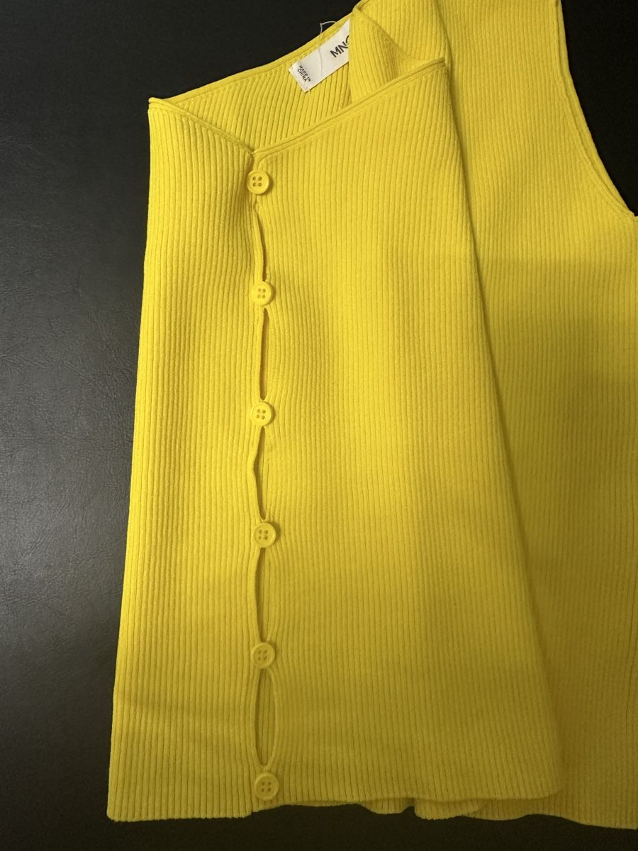 Mango Top: Mango Top Gelb Gr. M - – Nuovo (secondo la descrizione) da Glattbrugg venduto da SMusic98