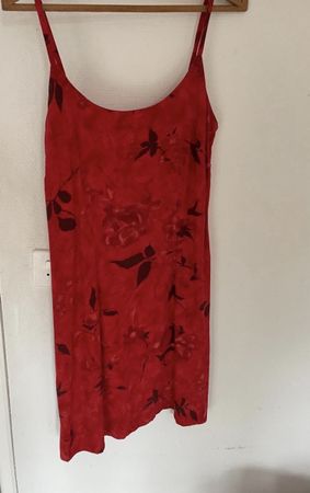 ROTES TRÄGERKLEID GRÖSSE M