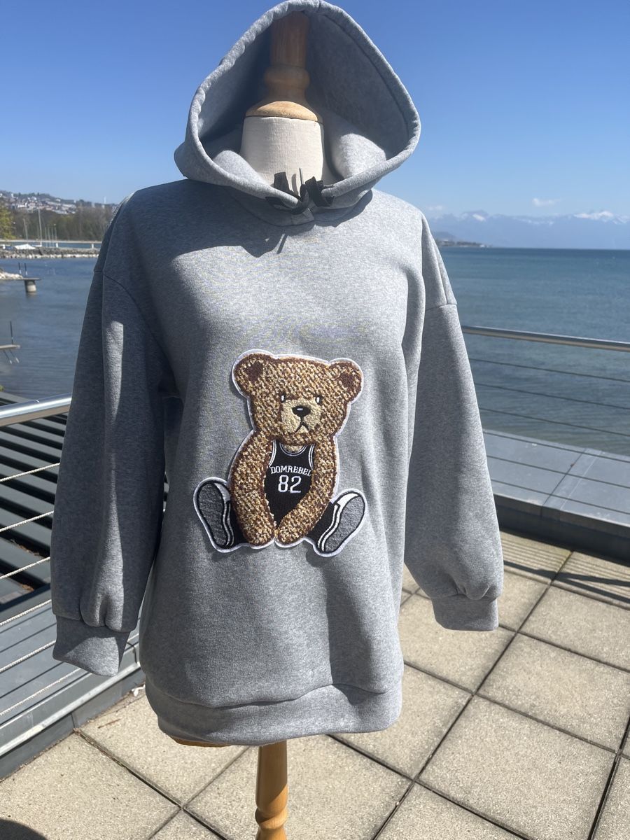Pullover & Sweatshirts: Sweat gris avec un ourson – Neu (gemäss Beschreibung) aus St-Sulpice VD von Twin5 4