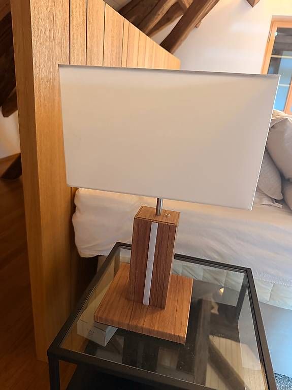 Lampes: Tischlampe mit Holzständer – D'occasion à Cham par Perihan_D