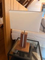 Tischlampe mit Holzständer