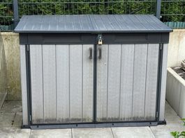 Grosse Gerätebox Keter zu verkaufen, ideal für den Garten!