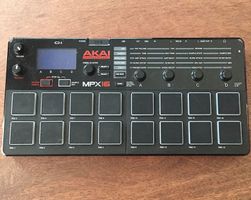 AKAI MPX16 Sampler mit SD-Karte & allen Kabeln