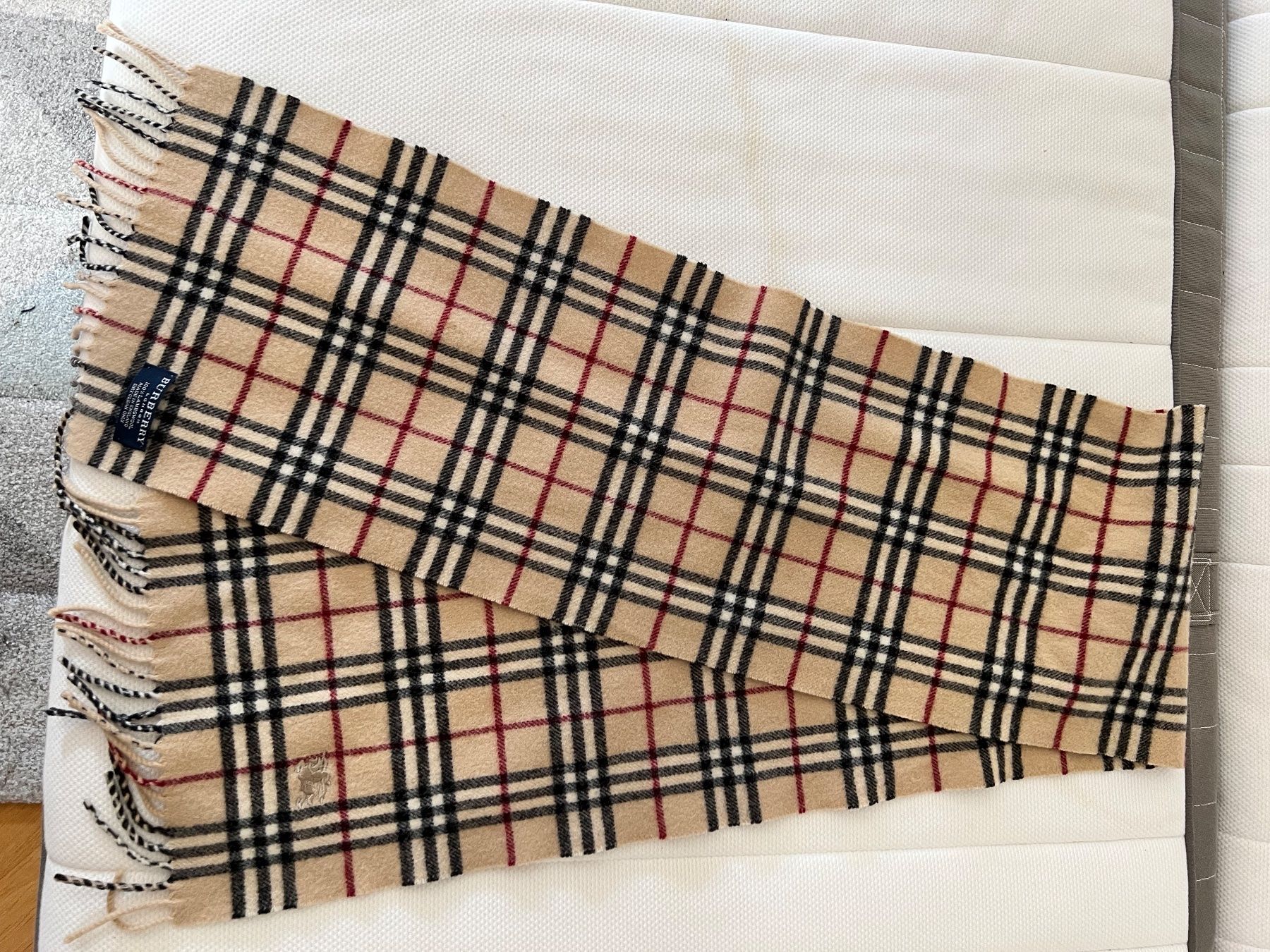 Burberry Foulard & Sciarpe: Burberry Scarf – Usato da Zürich venduto da and_y8dy 2