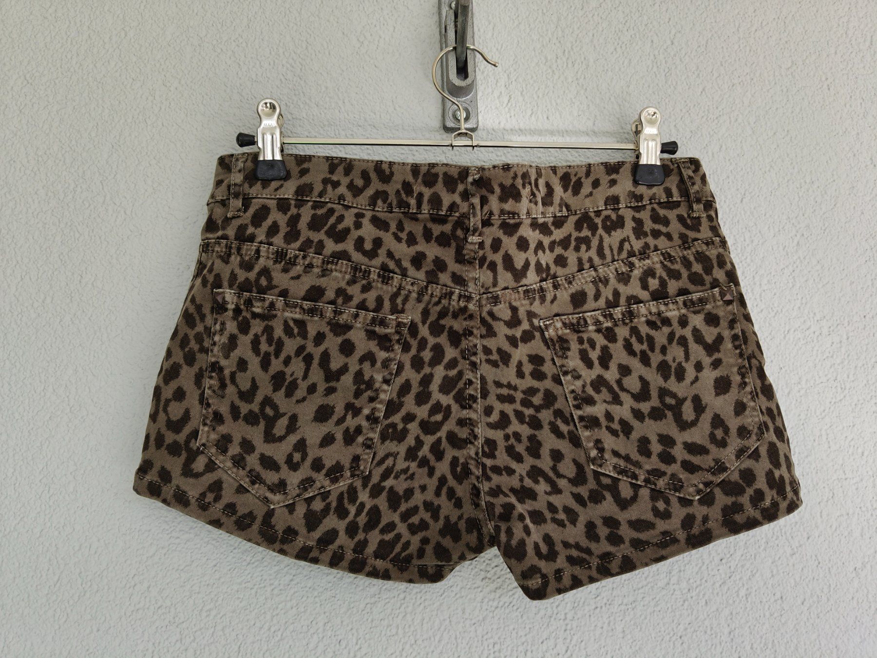 Zara Pantaloni: Shorts Zara TRF Leopard, Gr. 34 – Usato da Uetendorf venduto da oinkioink88 1