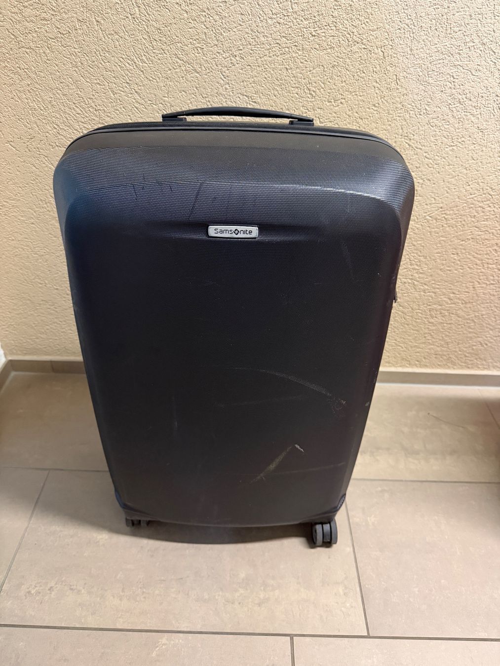 Samsonite Valigie: Samsonite Koffer mit 4 Rollen schwarz – Usato da Fehraltorf venduto da Burrito1