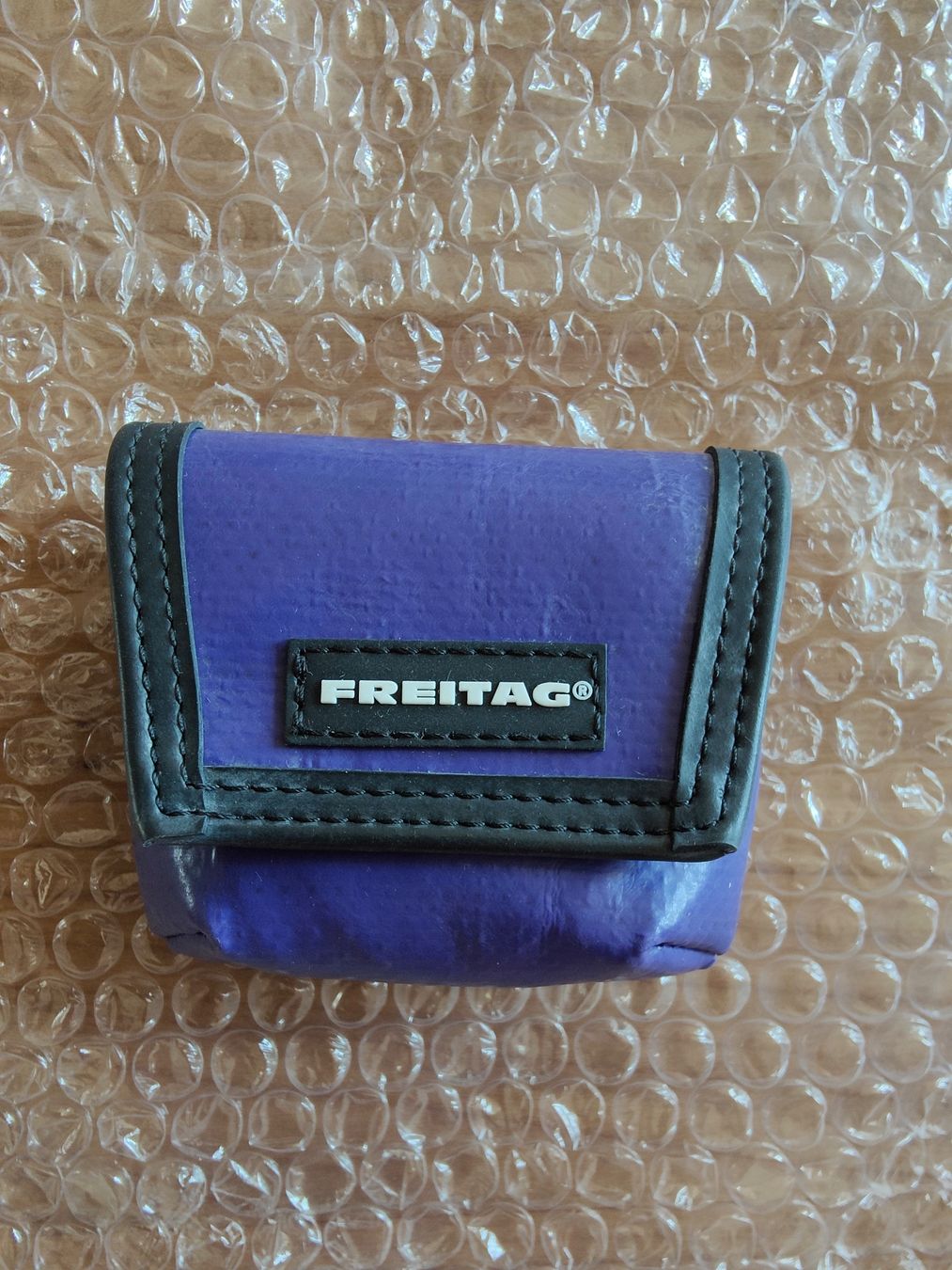 Freitag Altro in  Abbigliamento & Accessori: Freitag-Mini Messenger-Etui F213 violett – Nuovo (secondo la descrizione) da Winterthur venduto da the7mx1reon