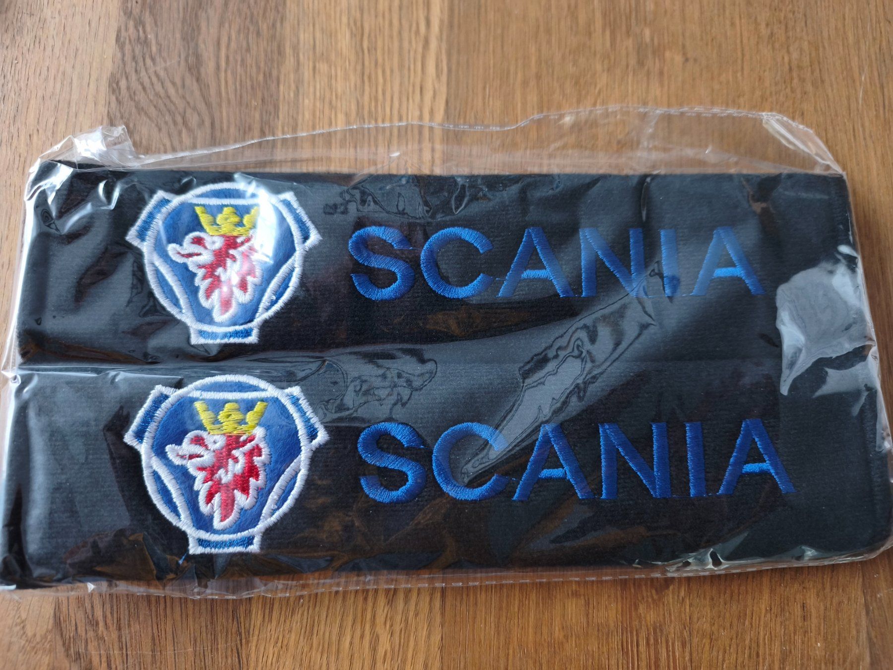 Accessori per altri veicoli: Scania Gurtpolster 2er Set – Nuovo e nell'imballaggio originale da Schiers venduto da Topflash74