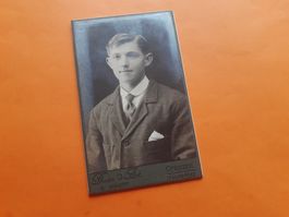 SCHWIIZER MAA DAZUMAL - JEUNE HOMME - CERNIER