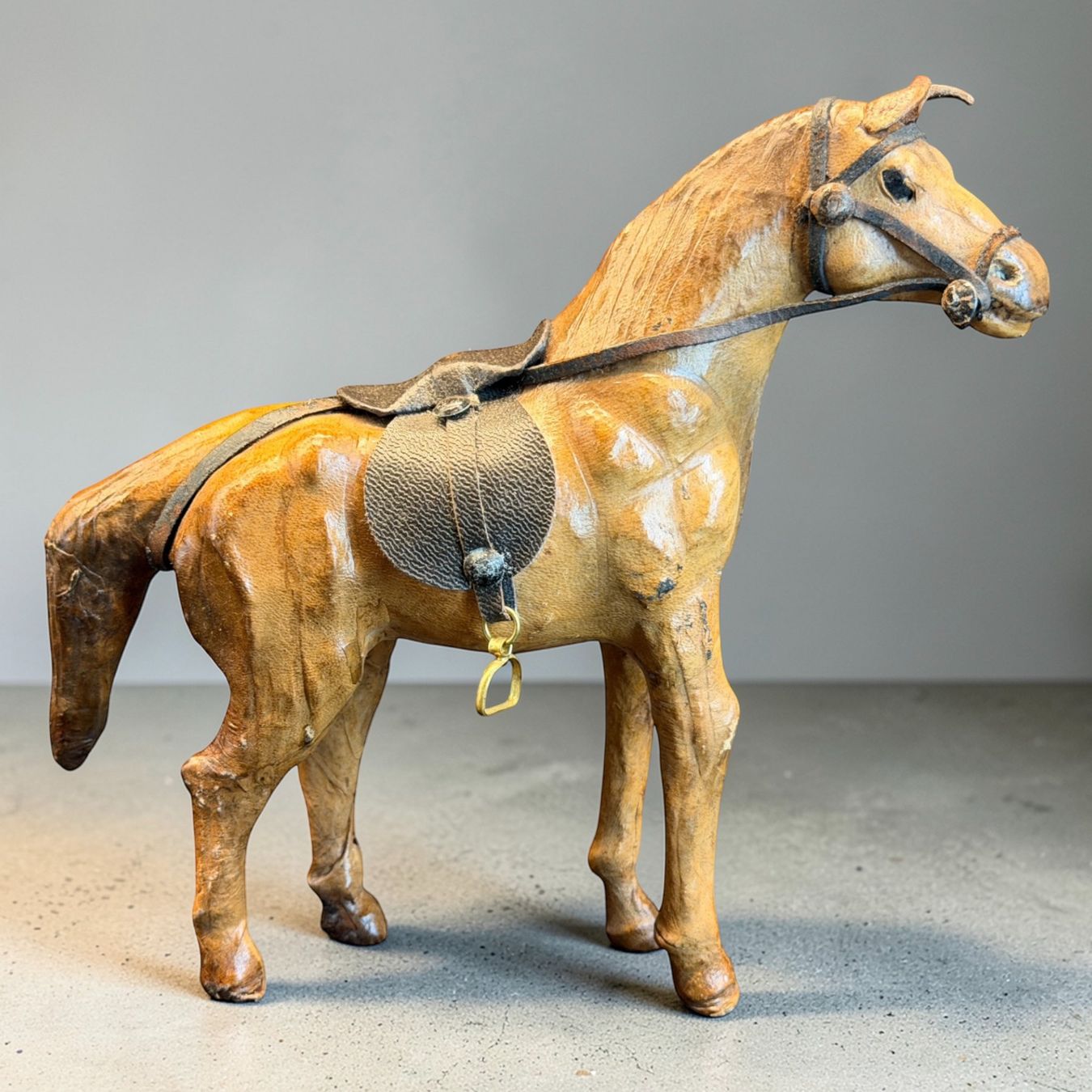 Figuren: Figurine de cheval vintage en cuir – Gebraucht aus Morges von vintiques