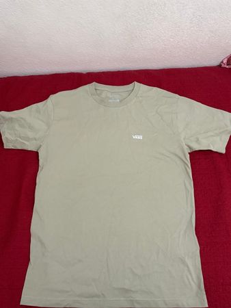 T-shirt, vans