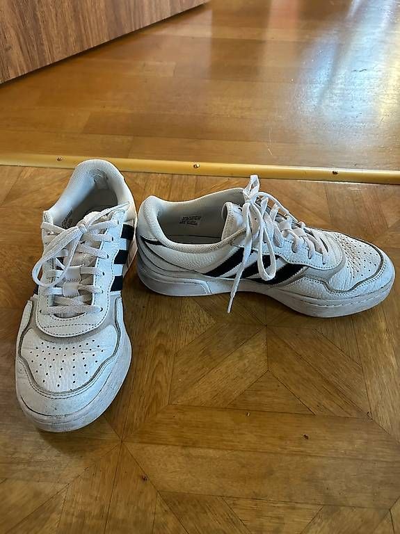 Scarpe da donna: Adidas Turnschuhe Damen Gr. 40 – Usato da Zürich venduto da cam_26fh 2