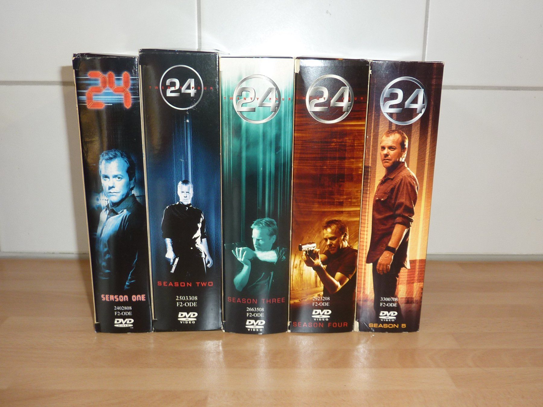 Tous les DVDs: 24 Jack Bauer Staffel 1-5 – D'occasion à Niederscherli par Zahnd1 1