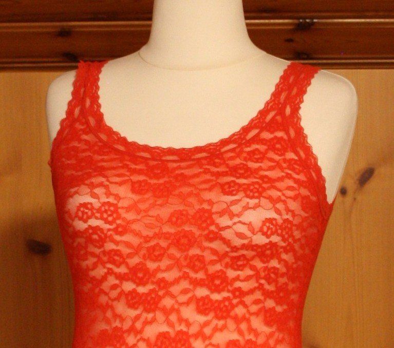 T-shirt: Träger - Shirt spitze rot Gr. L – Usato da Flüelen venduto da Diversicum-Textil 1