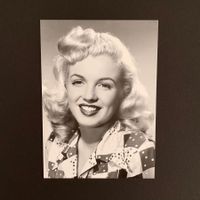 NEU: Marilyn Monroe Postkarte unbeschrieben 1Stk (2/30)