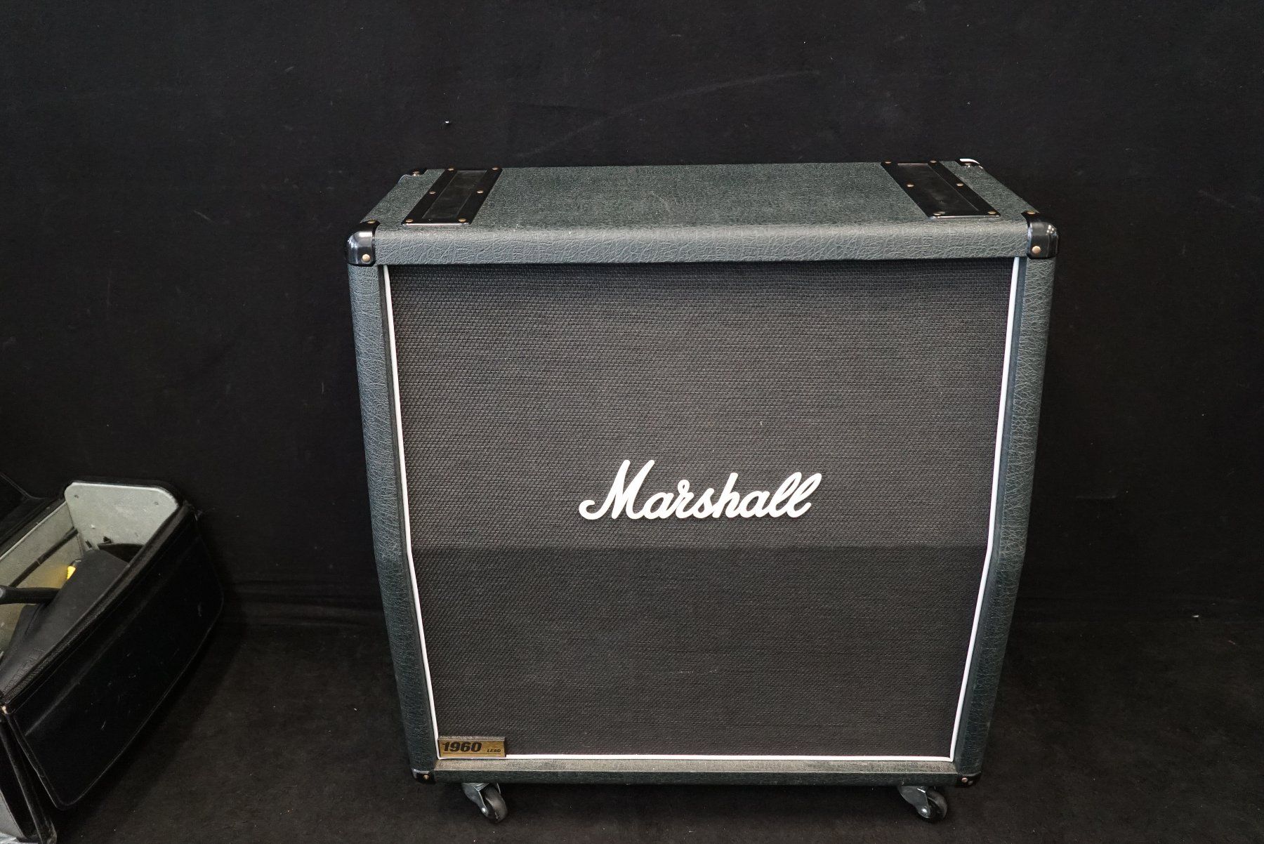 Marshall Verstärker: Marshall 1960A 300 Watt 4x12 Angled – Gebraucht aus Ortschwaben von Musictrade 2