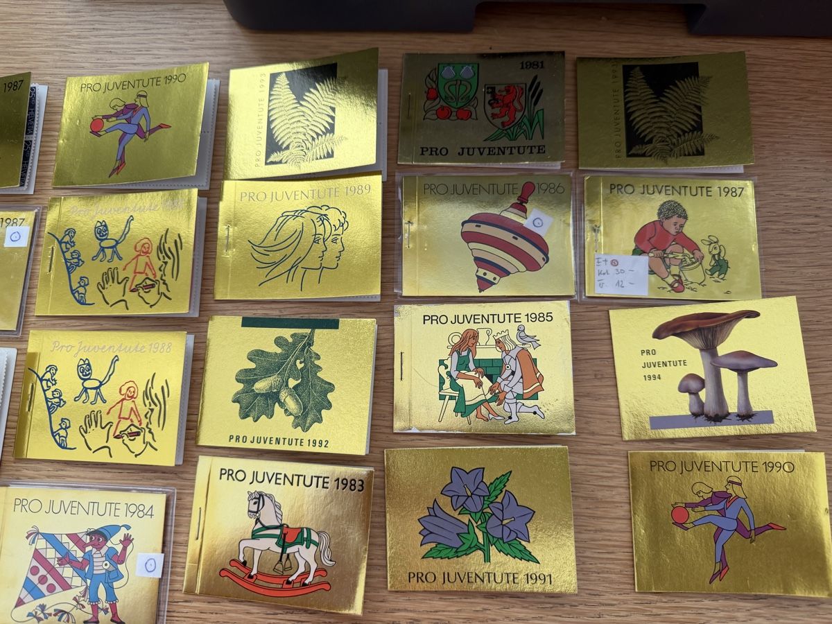Tutti i francobolli: 80 Markenheftchen von den 60er bis Anfang 2000 / – Nuovo (secondo la descrizione) da Murgenthal venduto da Tina_4055 2