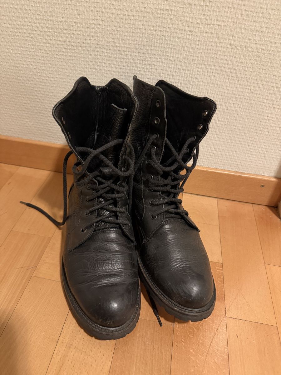 Max Mara Scarpe da donna: MaxMara Black Leather Combat Boots, EU 39, Vibram Sole – Usato da Zürich venduto da kas_g26m 1