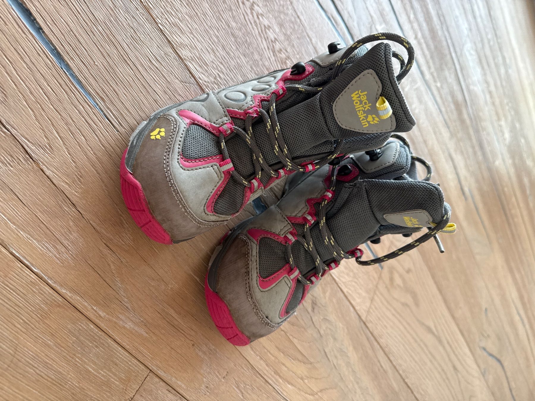Jack Wolfskin Scarpe per ragazze: Jack Wolfskin Wanderschuhe Gr. 33 – Usato da Himmelried venduto da Dievole