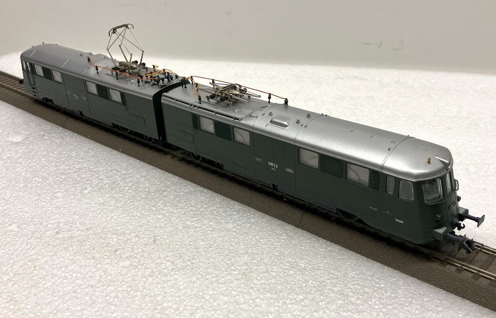 Roco Modelleisenbahnen: Roco 43770 H0= schöne Landi Doppel-Lok Ae 8/14 SBB 11852 – Neu (gemäss Beschreibung) aus Thun von retoolinoo 4