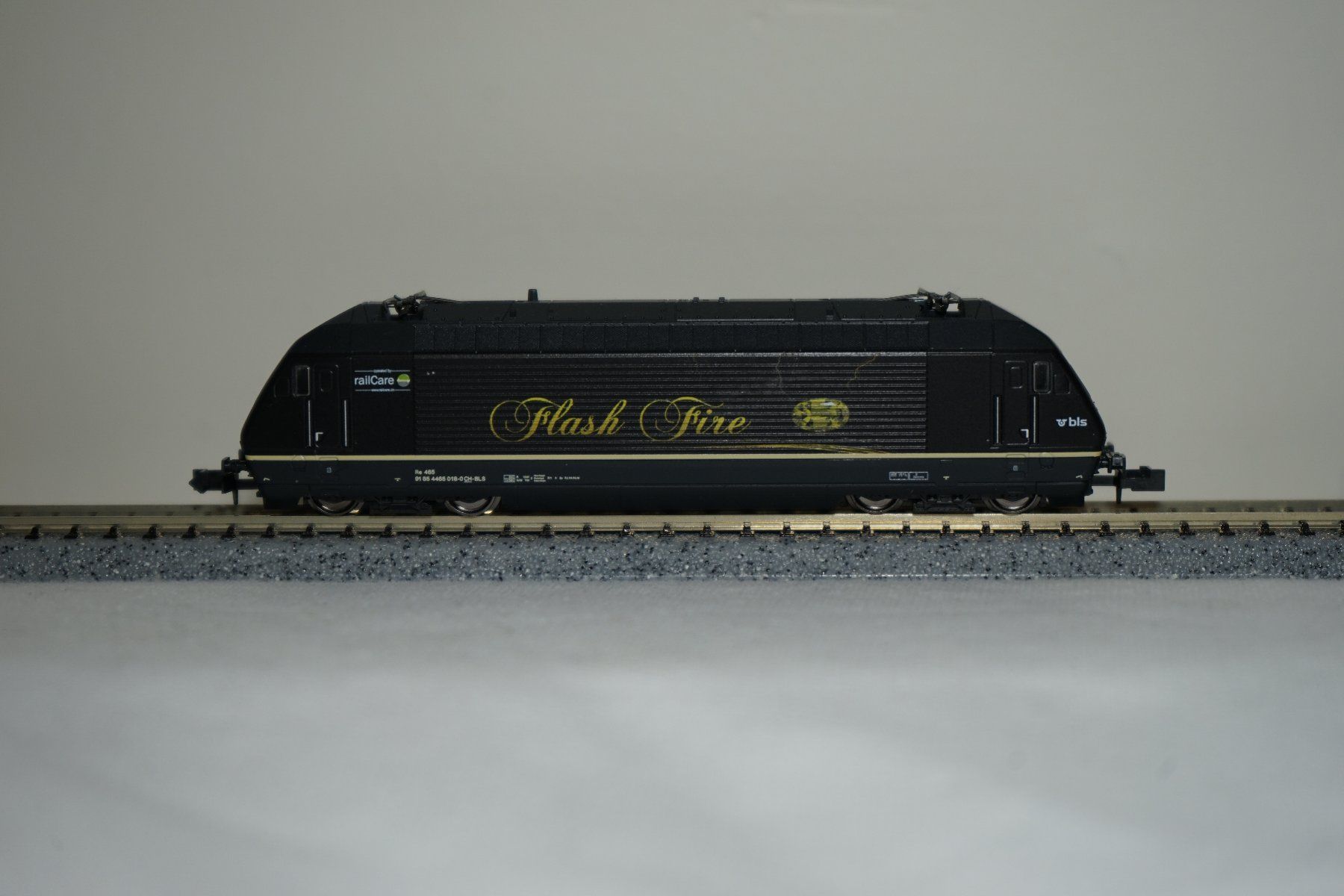 Kato Modelleisenbahnen: Spur N Kato 137121 Re 465 "Flash Fire" – Neu und originalverpackt aus Eggenwil von Sonygeil 1