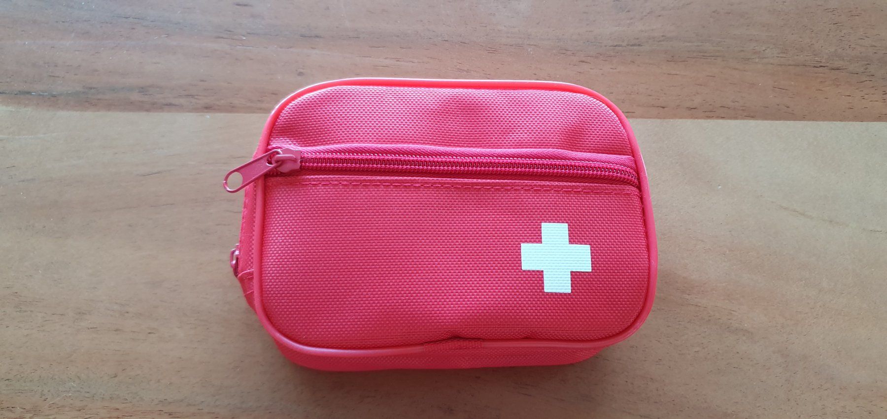 Verbandkästen: Nothilfe Tasche für Autos oder Camping Grösse M (neu) – Neu (gemäss Beschreibung) aus Zürich von Leica.C89