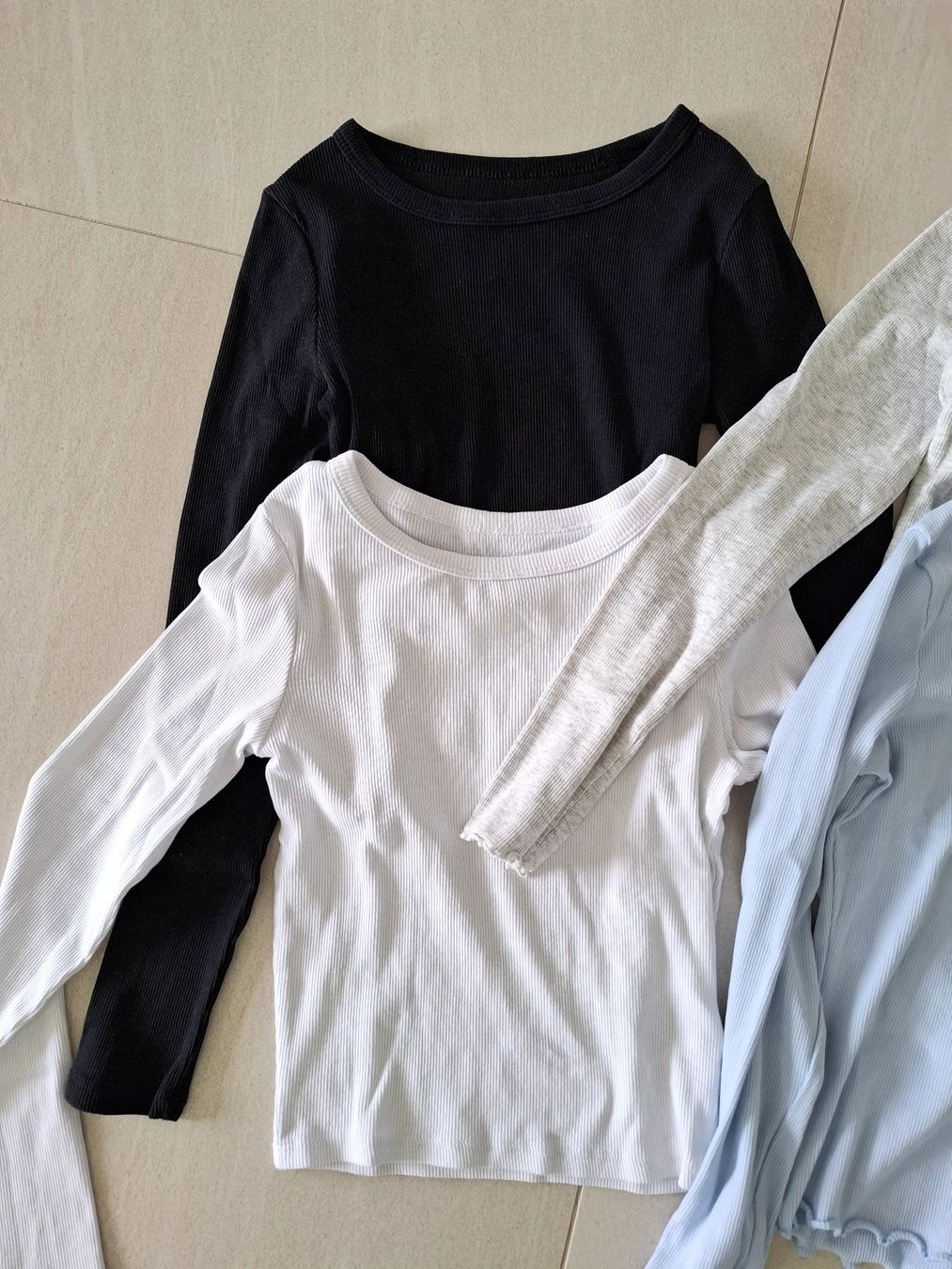 Lotti & Set di vestiti: 4er Set Langarm-Shirts Gr. 146/152 – Usato da Wynigen venduto da biluna 1
