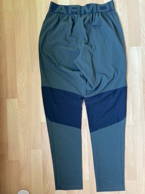 Pantaloni: Schöne Sporthose, Under Armour, M, neu – Nuovo (secondo la descrizione) da Cham venduto da I7I7 2