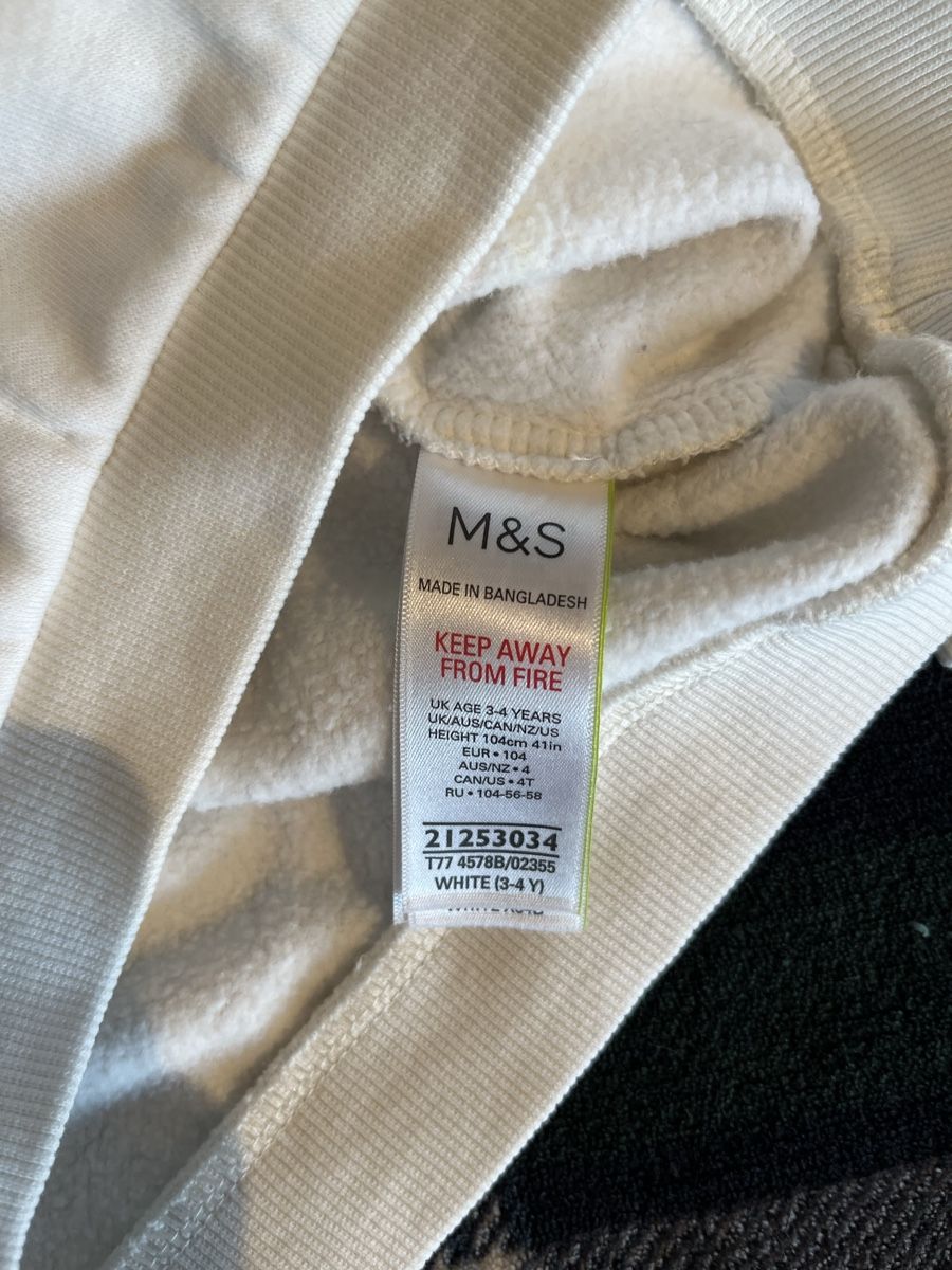 Maglioni & Felpe: Cremefarbener Pullover mit Schmetterlingsmuster, Größe 104 – Usato da Umiken venduto da deb_57xk 3