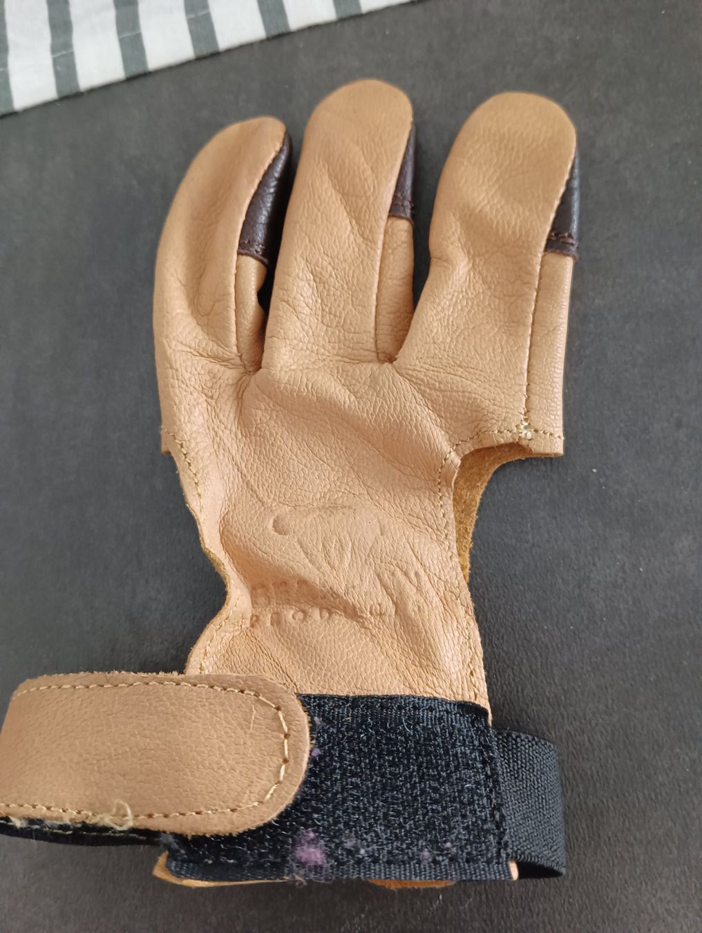 Guanti & manicotti: Handschuh Bogenschutz Gr. XXS – Usato da Würenlingen venduto da Striga 2