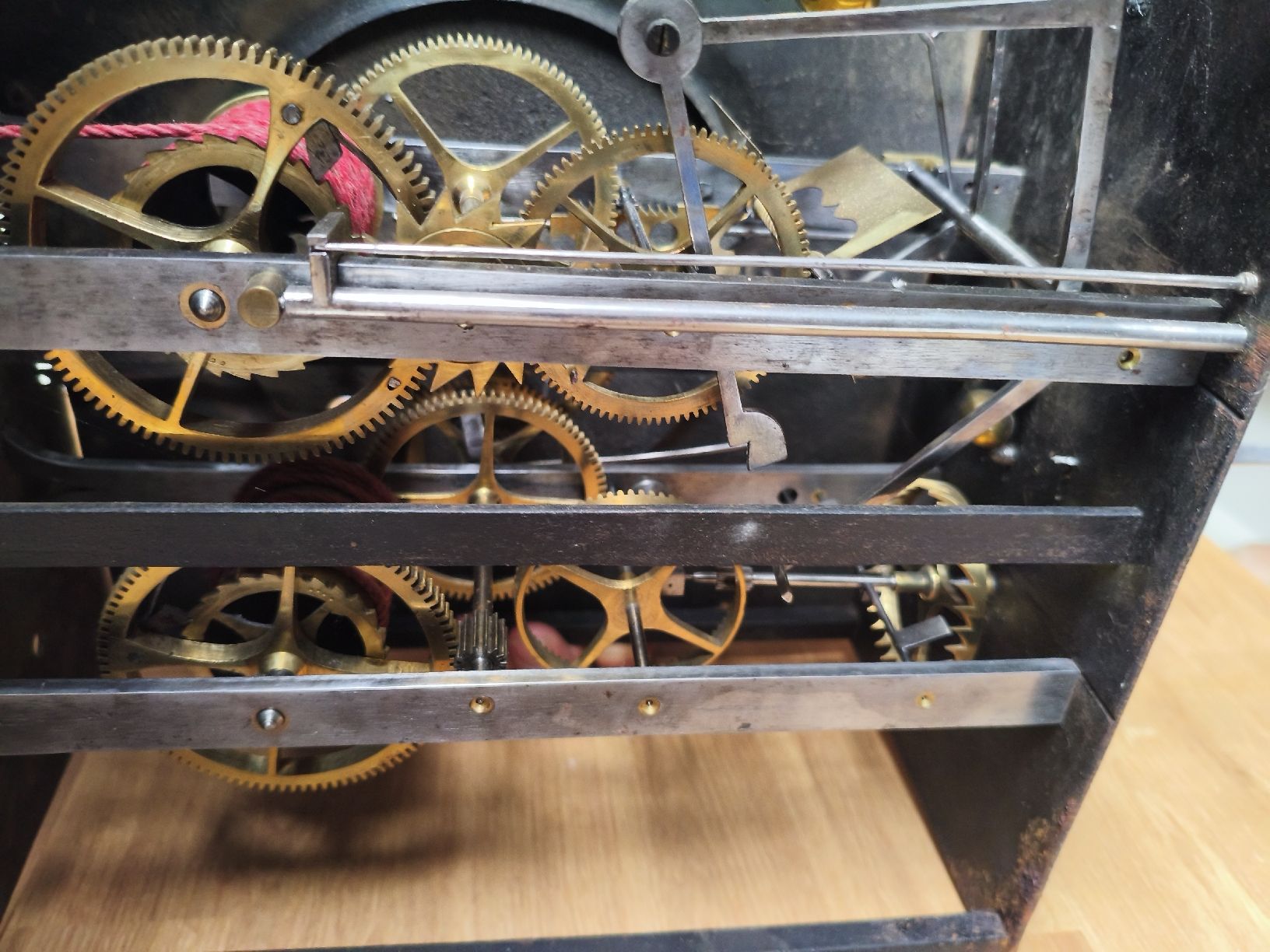 Orologi da terra & Orologi da parete: Comtoise Uhrwerk im Fund Zustand – Difettoso da Würenlingen venduto da A.ST.W. 3