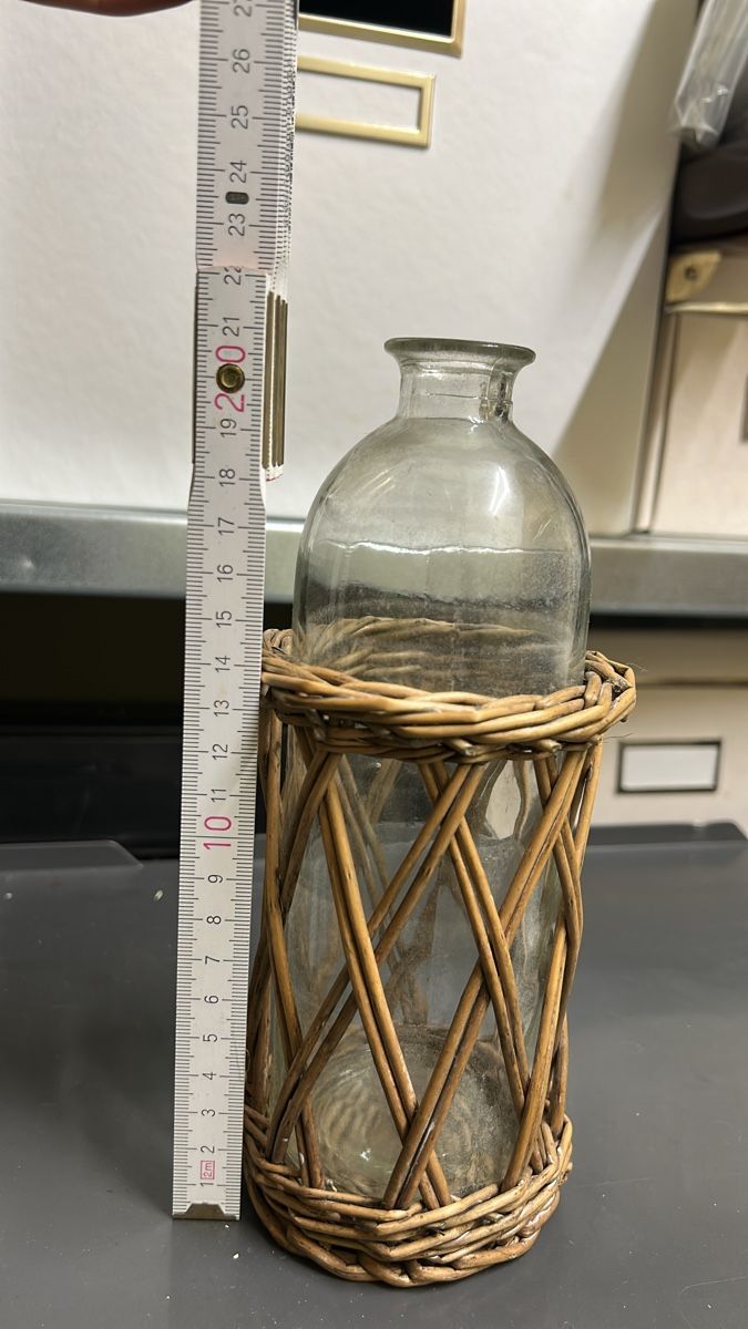 Vasi & Recipienti: Vintage Glasflasche mit Weide Korb, Deko – Usato da Winterthur venduto da cocorosie 1