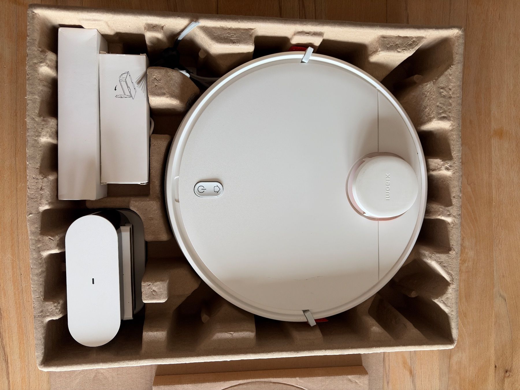 Xiaomi Aspirapolveri & Accessori: Xiaomi MI Robot Vacuum S12 – Usato da Hombrechtikon venduto da Dokmasa 1