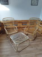 Lounge set mit zwei Stühlen und Tisch (original Rattan)
