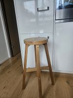 Holz-Hocker von Ikea sehr stabil,