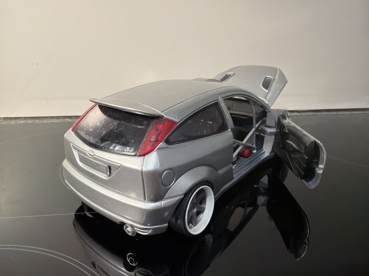 Bburago Modellautos: Ford Focus Tuning - 1/18 - Bburago – Gebraucht aus Wolfwil von Rolex1 7