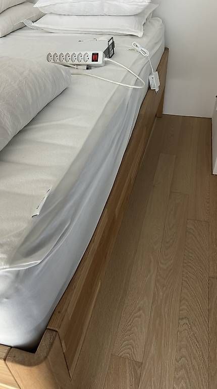 Pfister Letti: Bett mit Lattenrost und Matratze – Usato da Birsfelden venduto da willow1 3