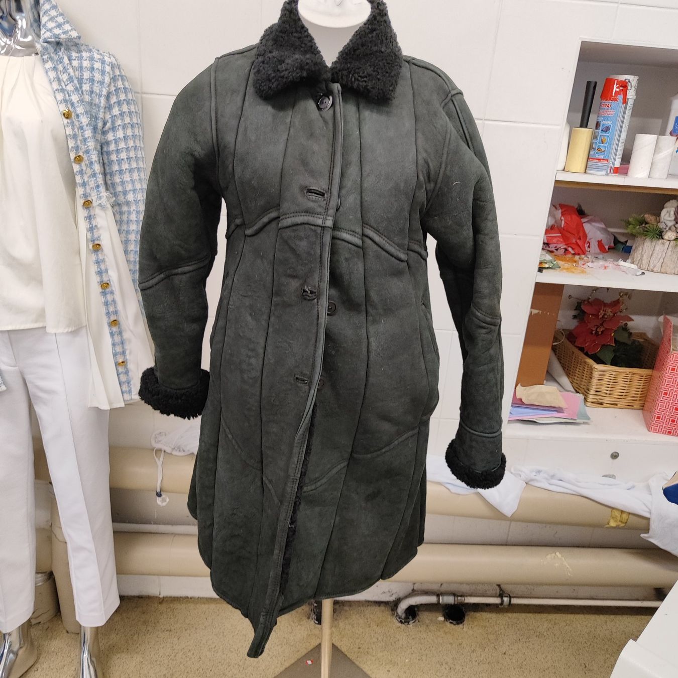 Cappotti: Schwarze Lammfellmantel Gr 34/36 – Usato da Langnau am Albis venduto da Judithsebi 1