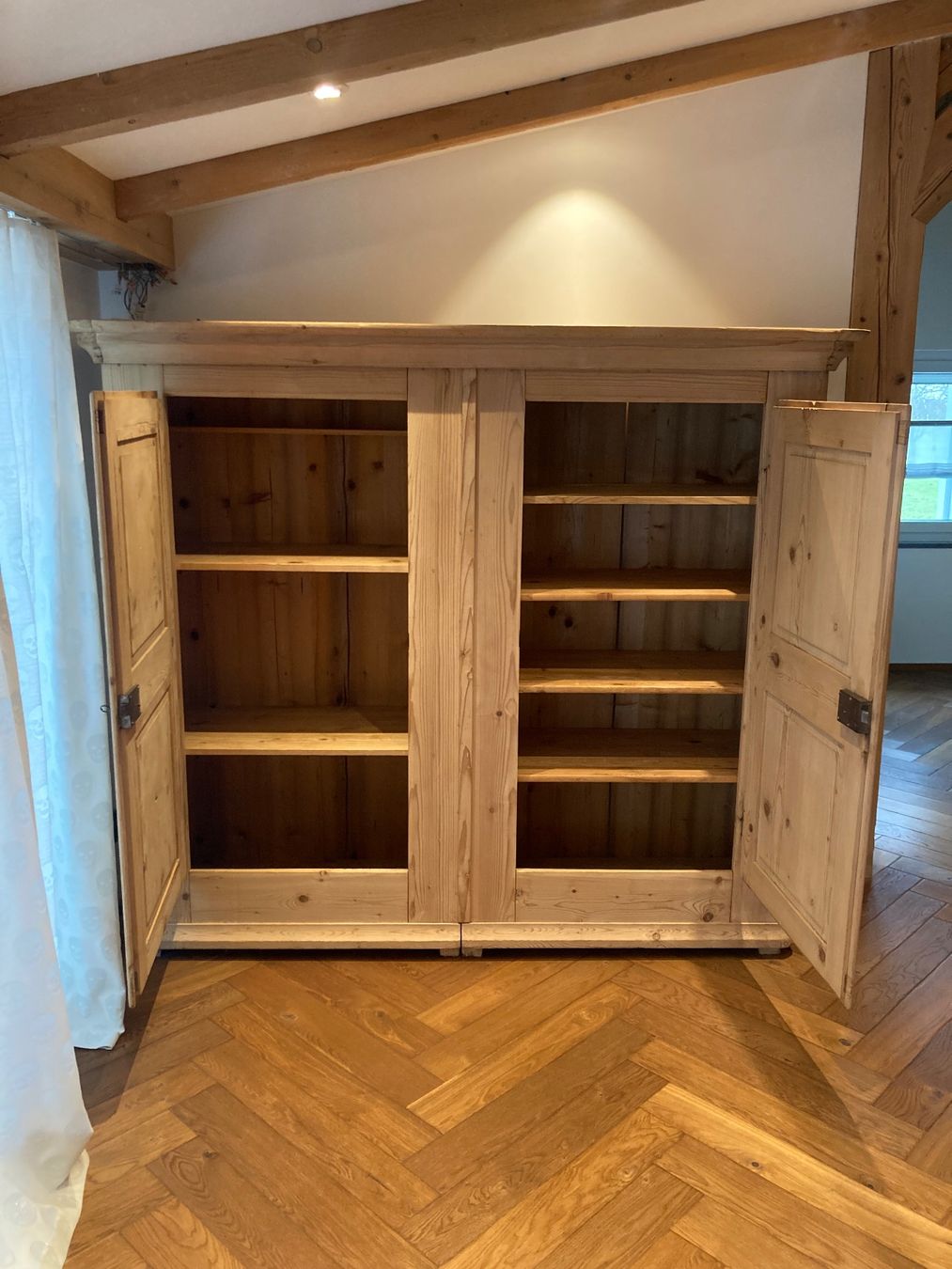 Armadi: Antiker Holzschrank – Usato da Rorschach venduto da Loonimuh 2