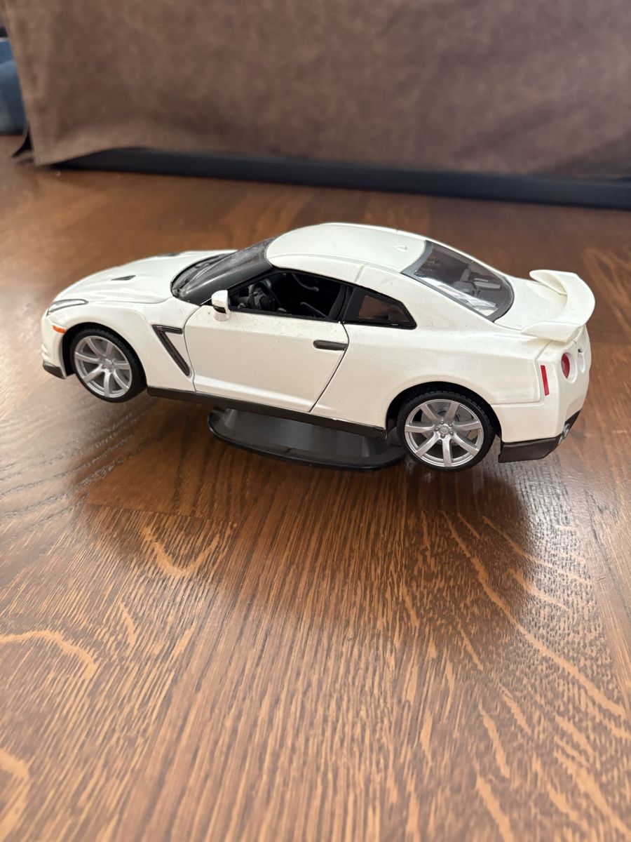 Nissan Modellautos: Nissan GT-R Modellauto weiss – Gebraucht aus Schliern b. Köniz von jenniferleanda