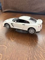 Nissan GT-R Modellauto weiss