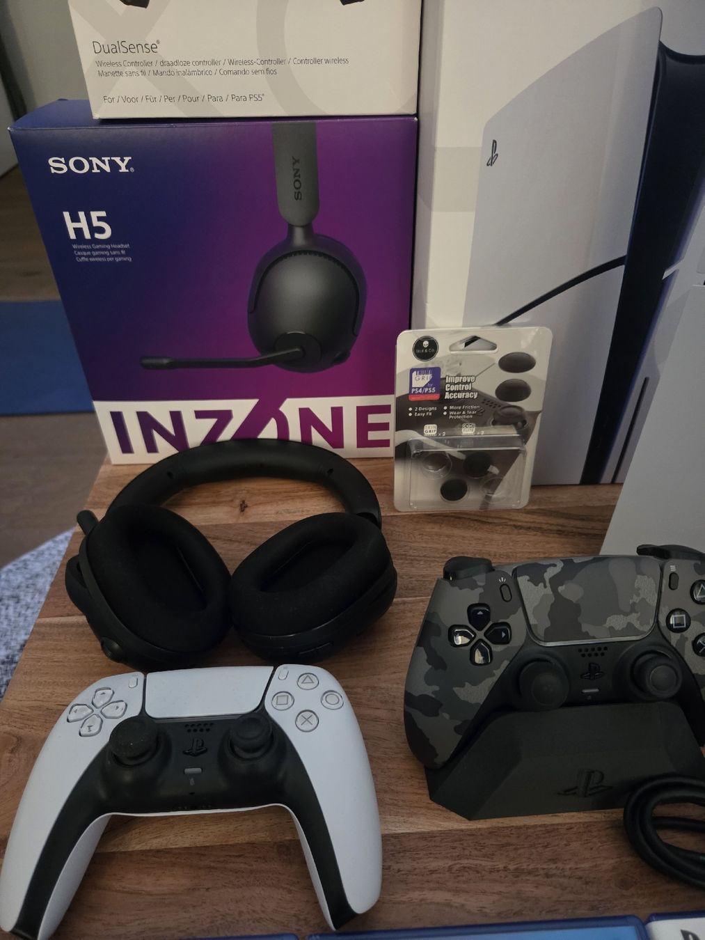 Sony Console: PS5 Slim Disc Version + 2 Controller + Headset + 4 Games – Nuovo (secondo la descrizione) da St. Gallen venduto da nico.schmid95 1