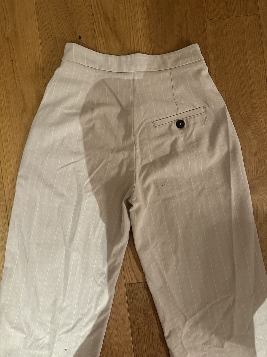 Bershka Pantaloni: Bershka Straight Leg Hose - 34 – Usato da Kerns venduto da liv_8rly 1