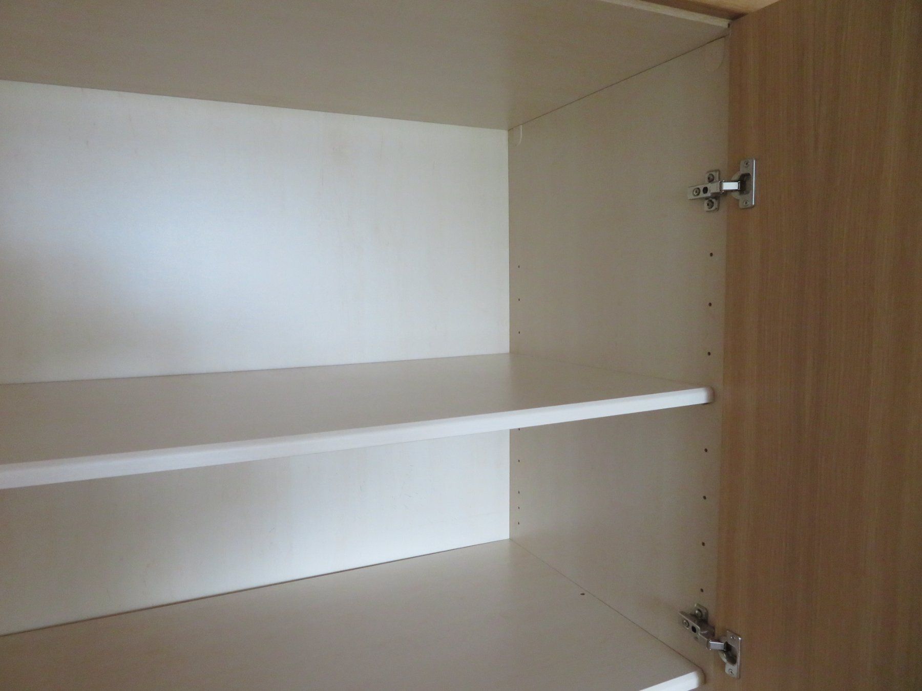 Pfister Schränke: Pfister-Schrank 4-türig – Gebraucht aus Reinach BL von  9