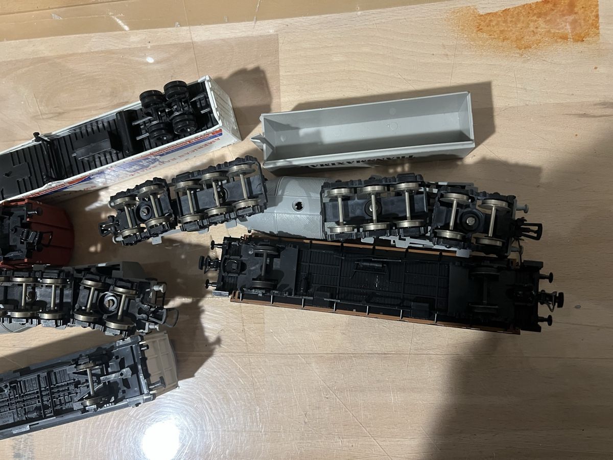 Modellini di ferrovie: Div Güterwagen – Usato da Dübendorf venduto da Troggy 1